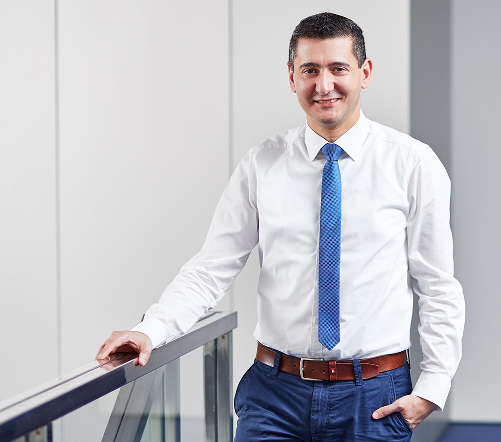 Förderreferent Dr. Selahattin Danisman betreut die Initiative "Momentum"
