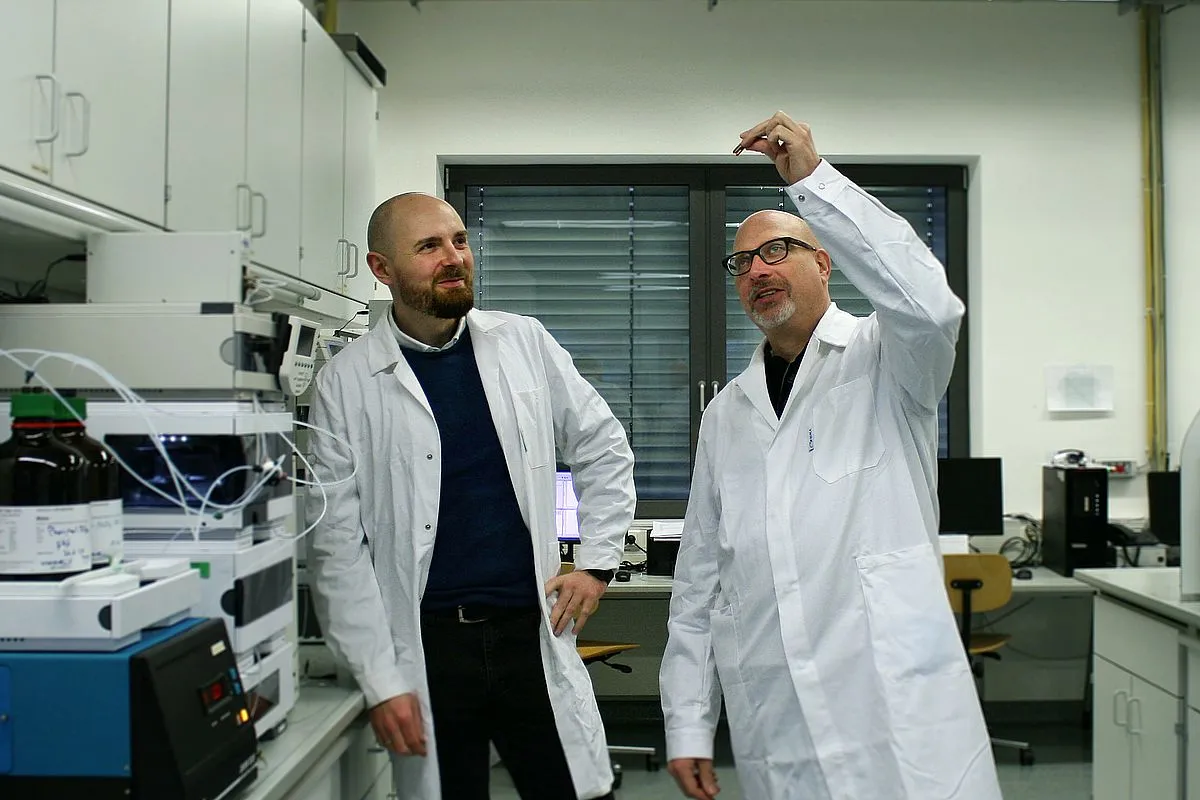 Dr. Robert Göstl (links) und Prof. Andreas Herrmann
