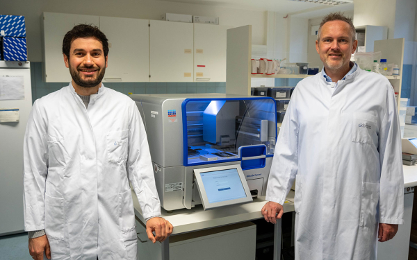 Zwei Männer im Labor