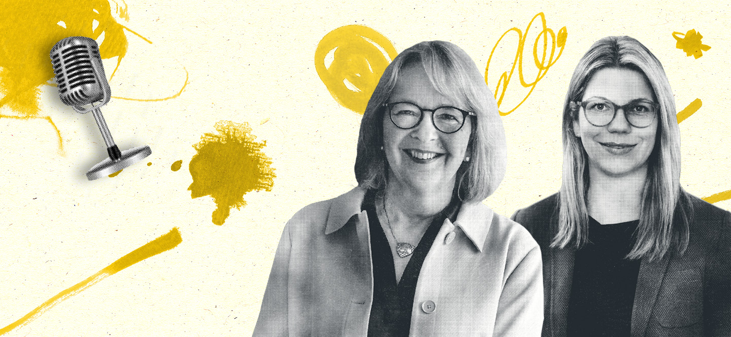 Zwei Frauen, im Hintergrund Illustration mit Mikrofon