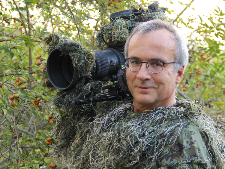 Das Bild zeigt den Wolfsfilmer Sebastian Koerner.