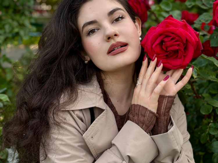 Das Foto zeigt die Sopranistin Anastasia Karaieva von der HMTMH: