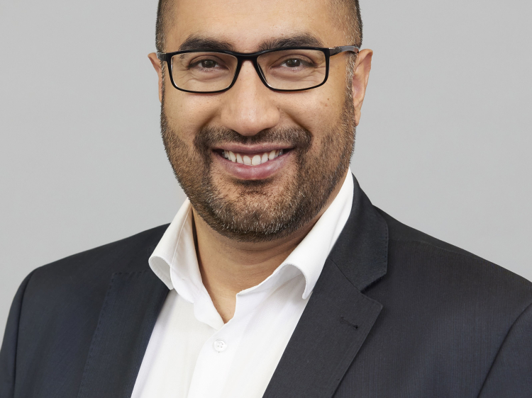 Zu sehen ist 'Samir Roshandel. 