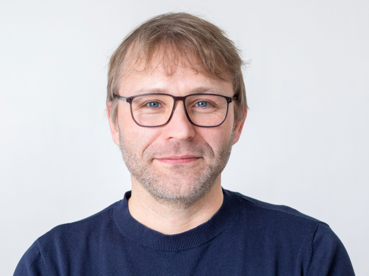 Portraitfoto von Prof. Dr. Jens Bosse