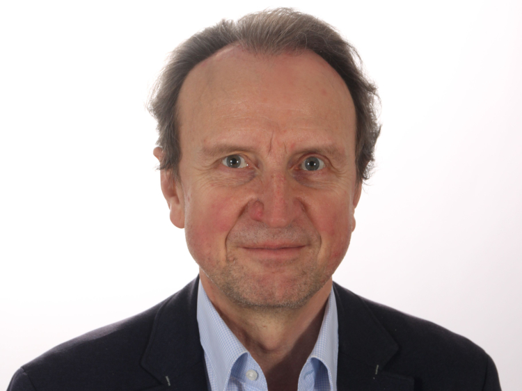 Das Foto zeigt Dr. Eckart Lohse