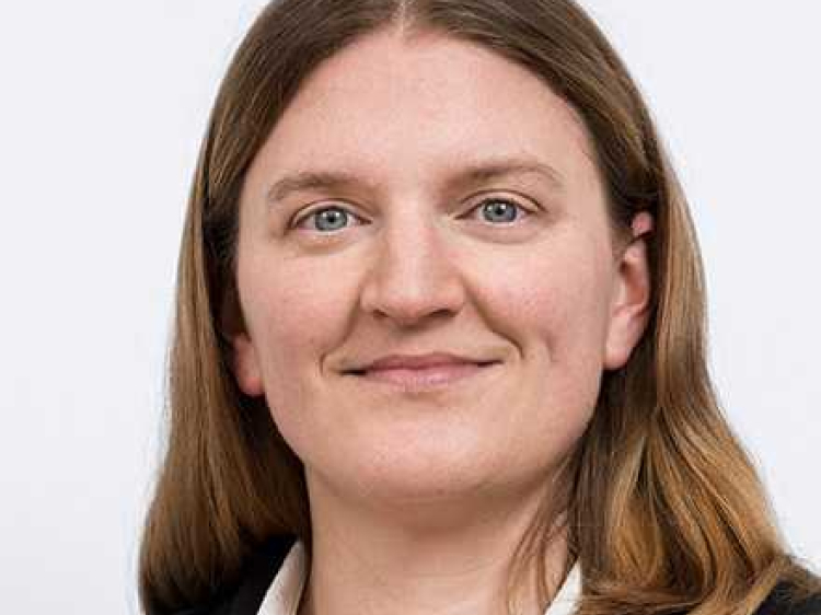 Das Bild zeigt Dr. Helen Fischer