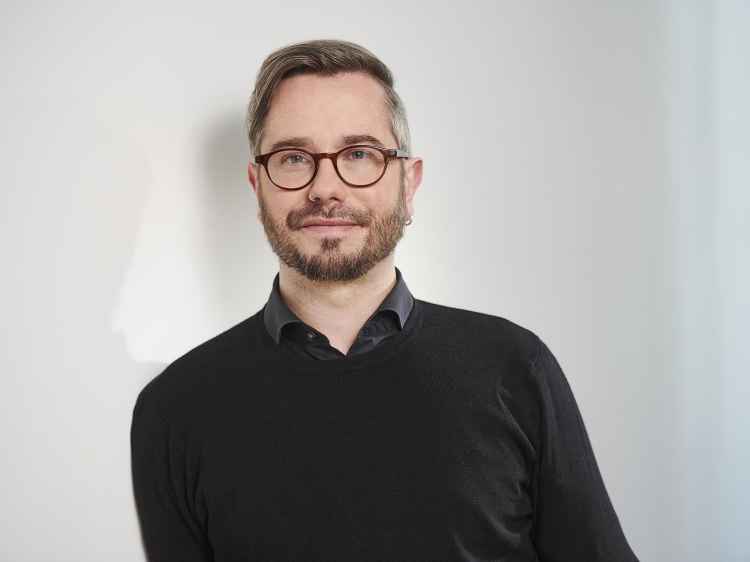 Das Bild zeigt Jan Sedelies.