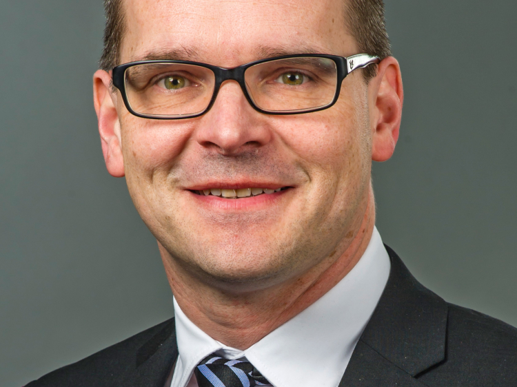 Zu sehen ist Grant Hendrik Tonne.