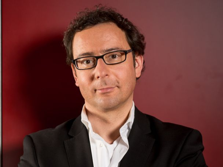 Portraitfoto von Ulrich Kühn