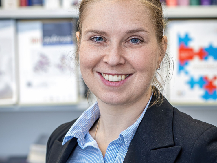 Zu sehen ist Dr. Laila Al-Halabi-Frenzel.