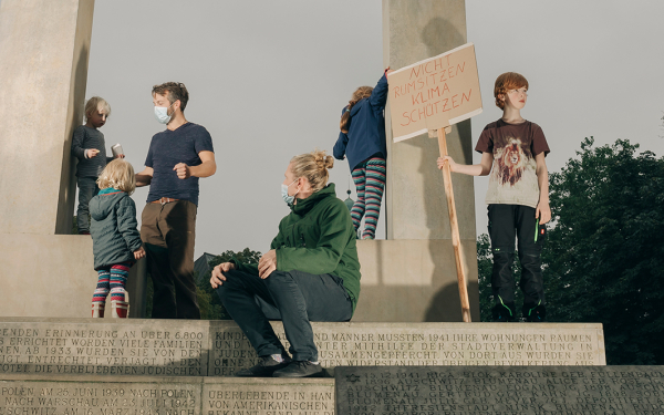 Eine Gruppe protestierender Menschen