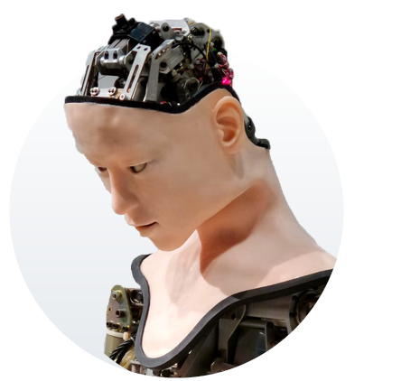 Androiden-Kopf mit technischen Geräten statt des Gehirns