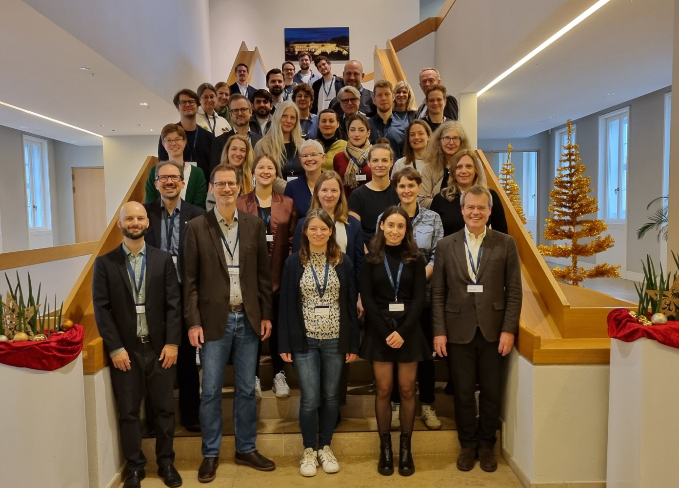 Eine Gruppe von Menschen auf einer Treppe
