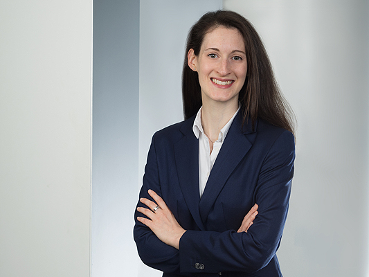 Tatjana Dänzer ist Promovierte Chemikerin und ehrenamtliche Chefredakteurin des Journal of Unsolved Questions. Derzeit arbeitet sie als Ingenieurin im Bereich Qualifizierung/Validierung bei Testo Industrial Services.