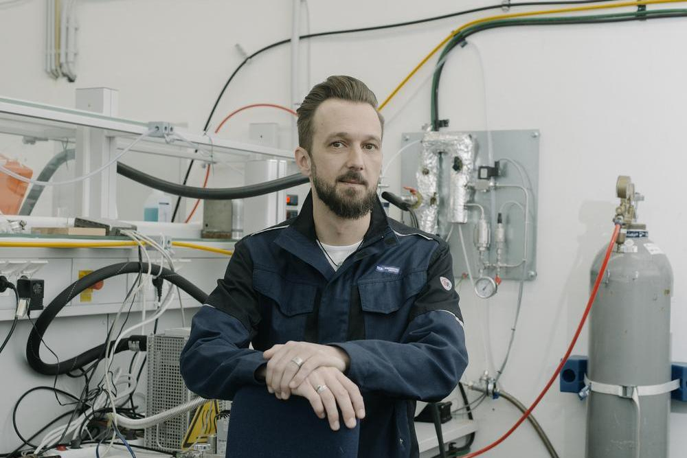 Oberingenieur Dr. Kevin Carl sieht vielfältige Gründe, warum ein Recycling von Latex-Matratzen sinnvoll sein könnte.