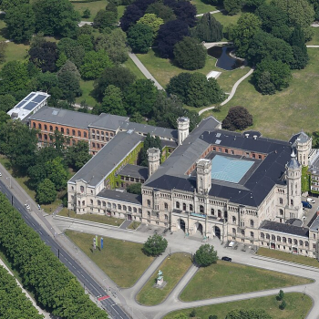 Luftbild des Welfenschlosses (Ansicht von Süden)