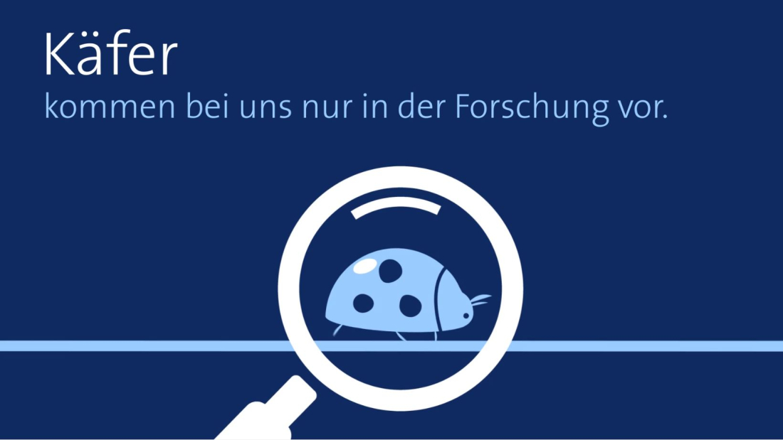 Lupe mit Käfer und Text "Käfer kommen bei uns nur in der Forschung vor"
